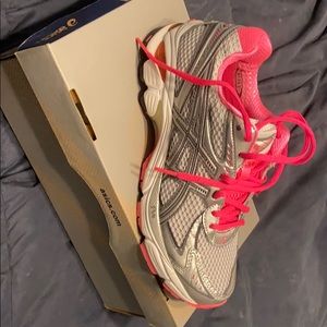 New women’s ASICS gt 2160